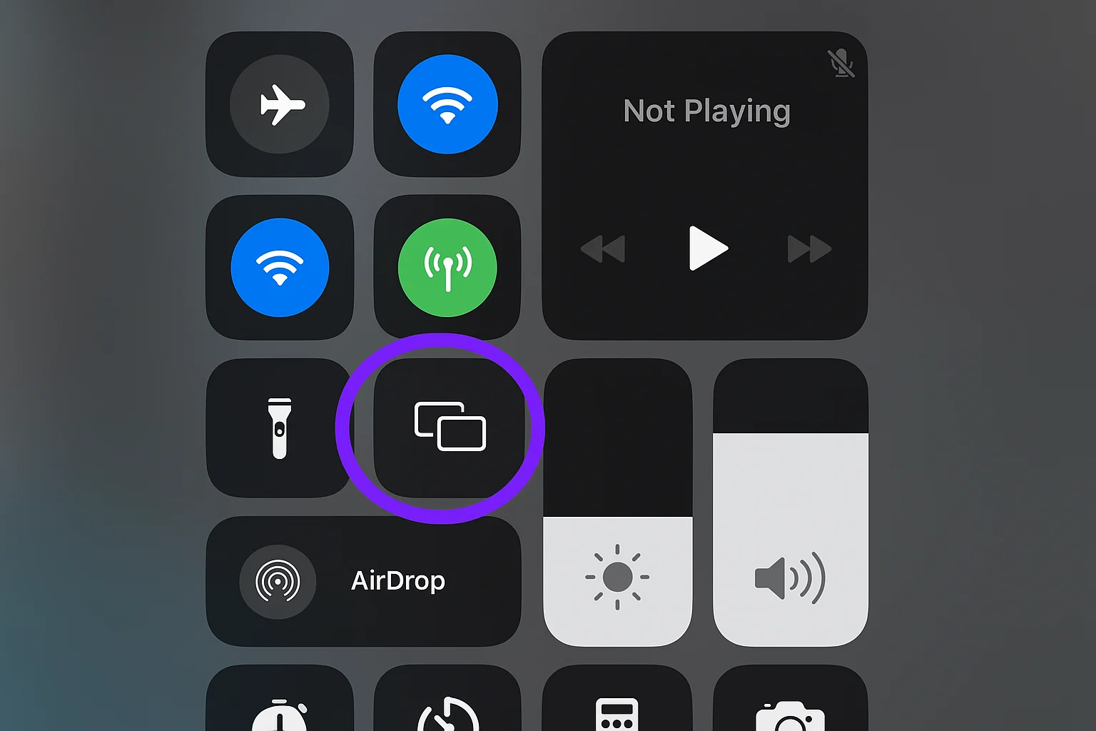 Centre de contrôle iPhone avec bouton Screen Mirroring en surbrillance